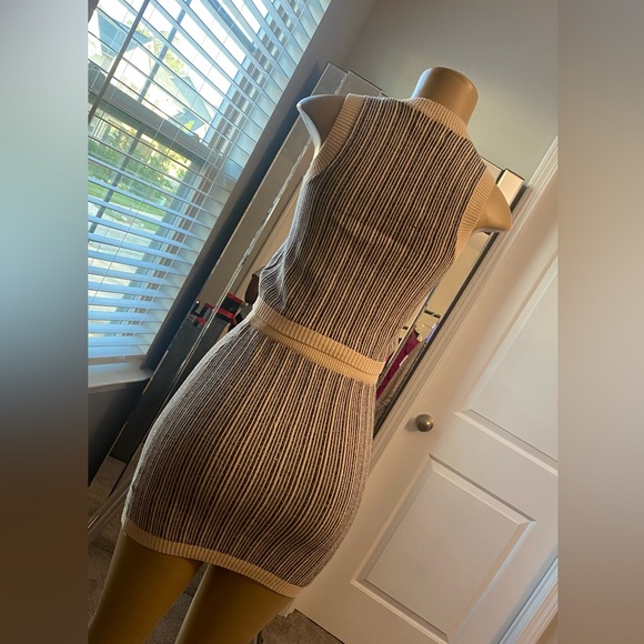 Cream & Blues - Picture 4 of 4